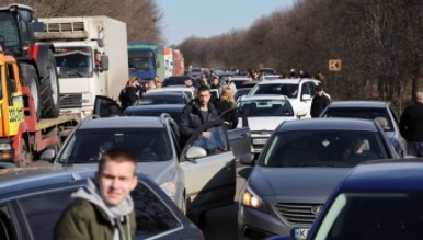 Два автобуса тръгват в 13 00 и 14 00 часа утре от